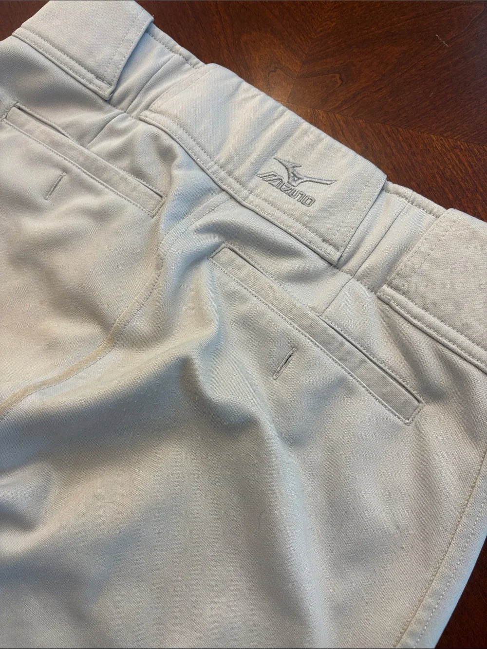Mizuno Men’s gray knicker baseball pants Small